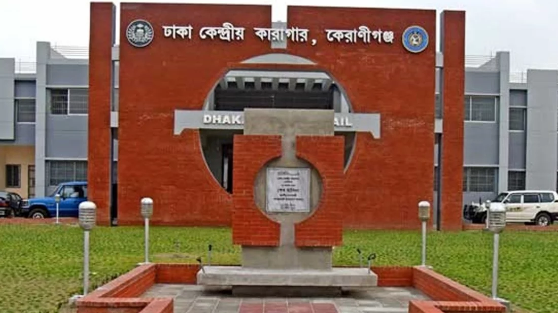 কর্মস্থলে যাওয়ার পথে কারারক্ষীকে অস্ত্র ঠেকিয়ে স্বর্ণালংকার ছিনতাই